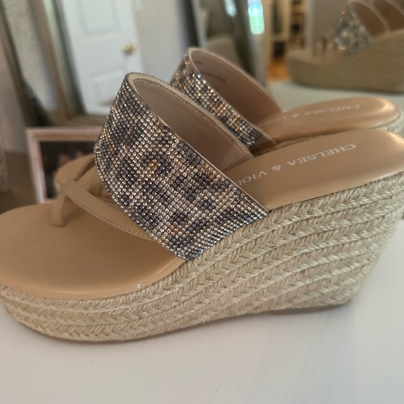 Beautiful crystal sandal - never worn 8.5 - Picture 3 of 3